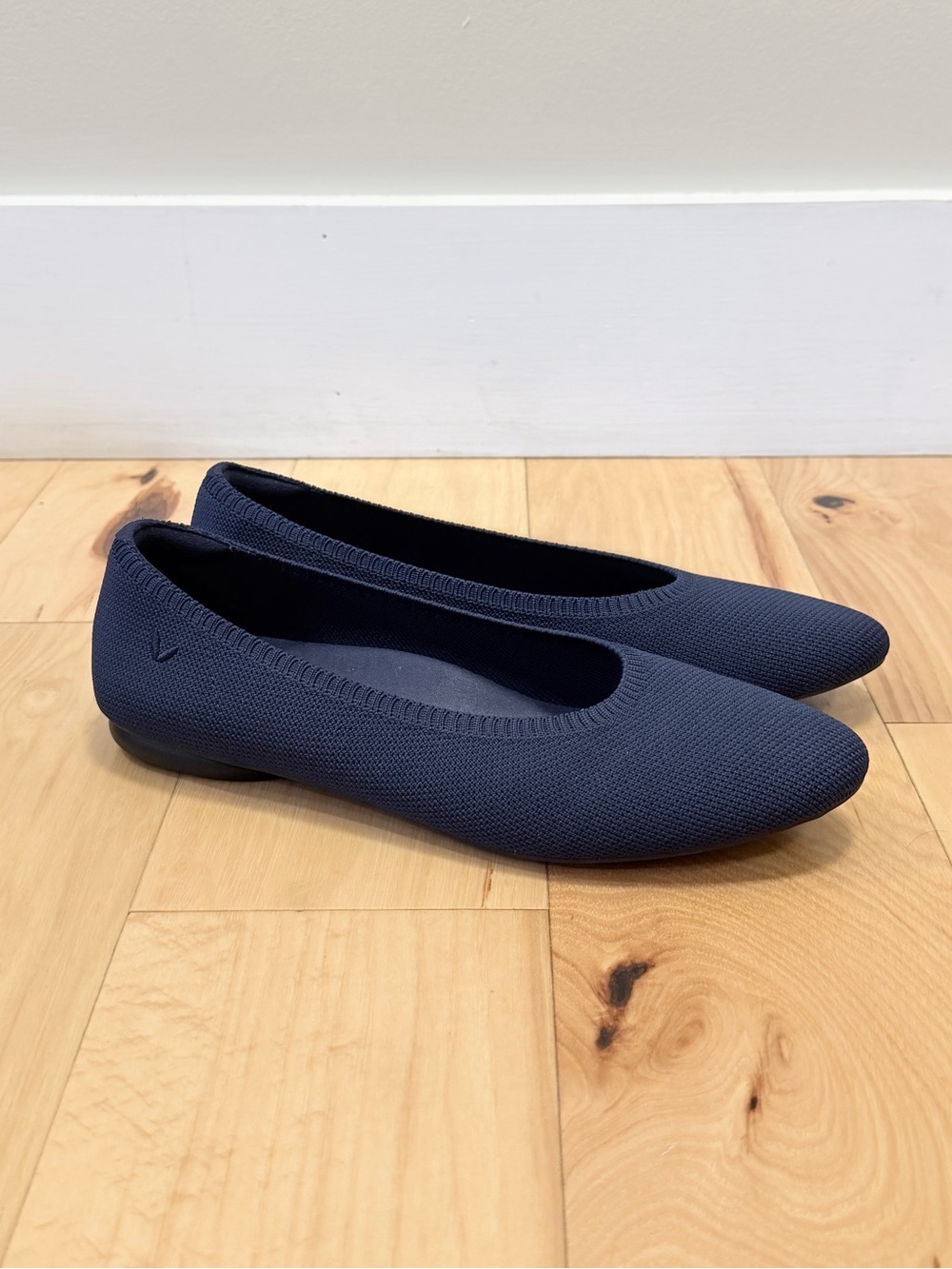 LIKE NEW Vivaia Women’s Almond Toe Ballet Knit Flats